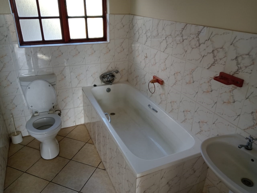 To Let 4 Bedroom Property for Rent in Langenhovenpark Free State